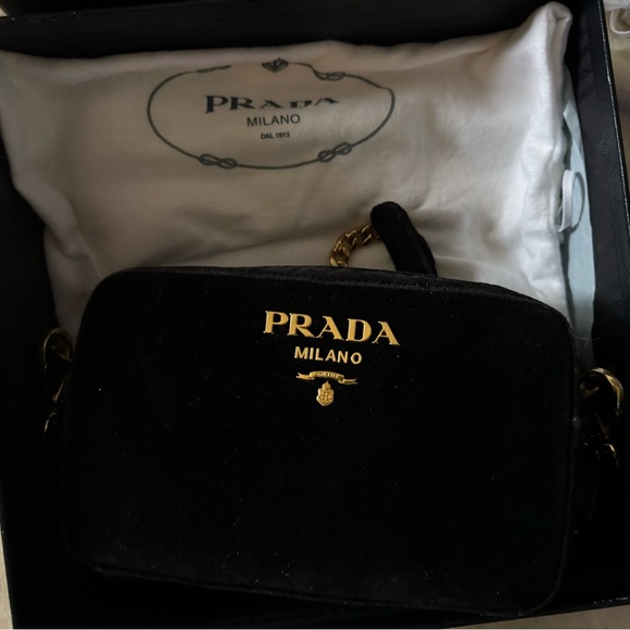 “Prada” Velluto Velvet chain strap handbag 👜 - Picture 5 of 7